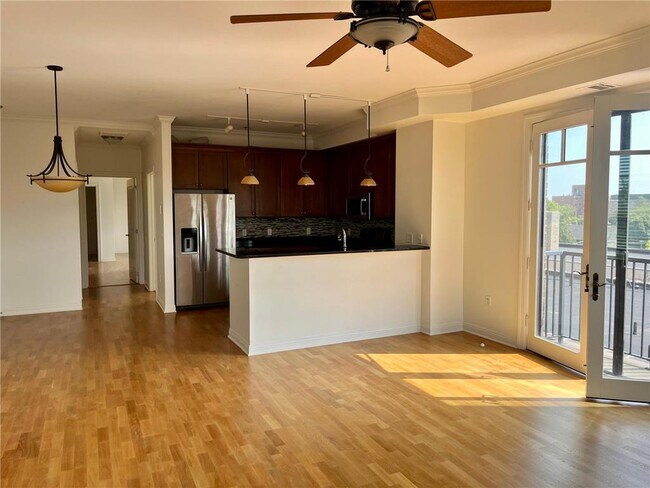 Building Photo - 370 Marshall Ave