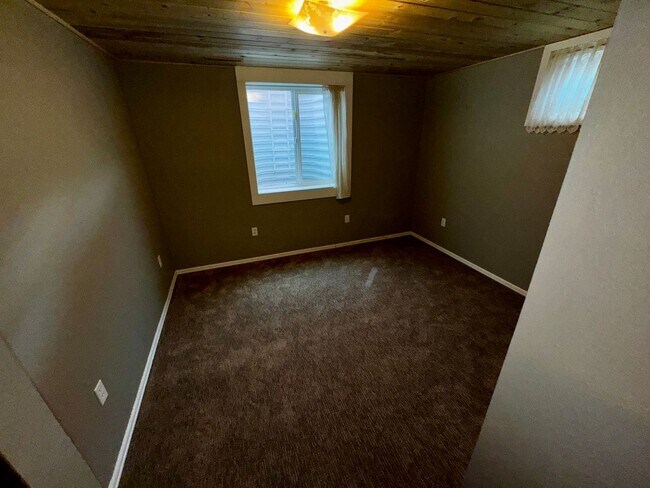 Building Photo - Clean 5 Bedroom Ranch in NW Fort Collins