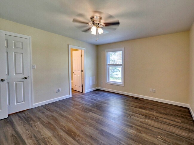 Building Photo - Great Views in Milton! 3-bedroom, 2.5 bath...