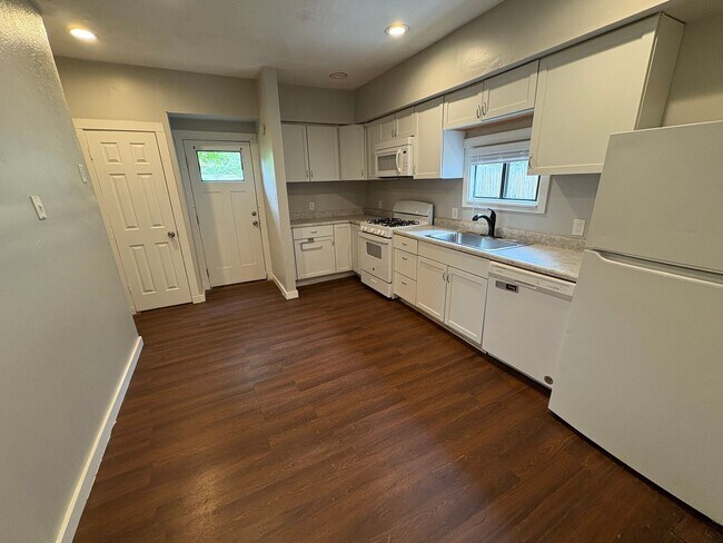 Building Photo - Updated 4 bed 1.5 Bath in Omaha