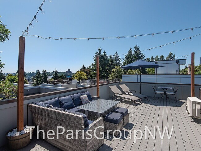 Building Photo - Stunning Mod 3BR+Den, 3.5BA Townhome * XL Roof Deck *A/C ++
