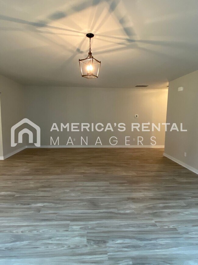 Building Photo - Home for Rent in Jemison, A!! Sign a 13 Month Lease by 5/15/26 to get 1 MONTH FREE RENT!!