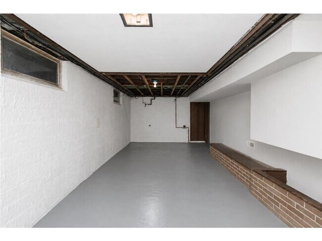 Building Photo - 3754 Dupont Ave N