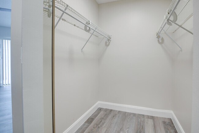 Building Photo - 484 Springdale Cir