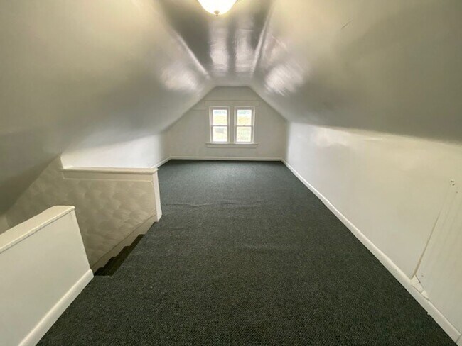 Building Photo - Bright 3BR Single-Family in East Akron — Y...