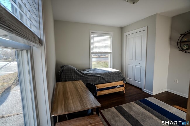 Building Photo - 348 Buckingham Ave