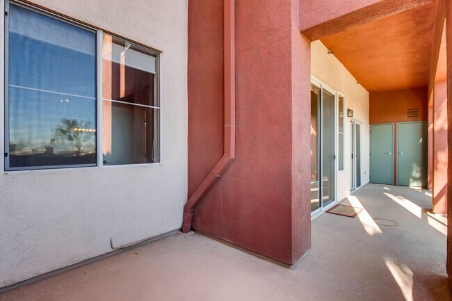 Building Photo - 67 E Agate Ave