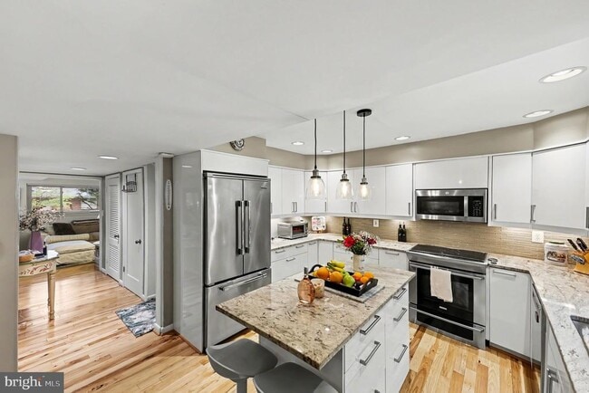 Building Photo - 6306 Beachway Dr