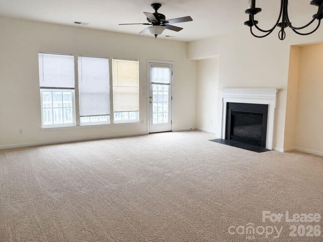 Building Photo - 913 Tiger Ln