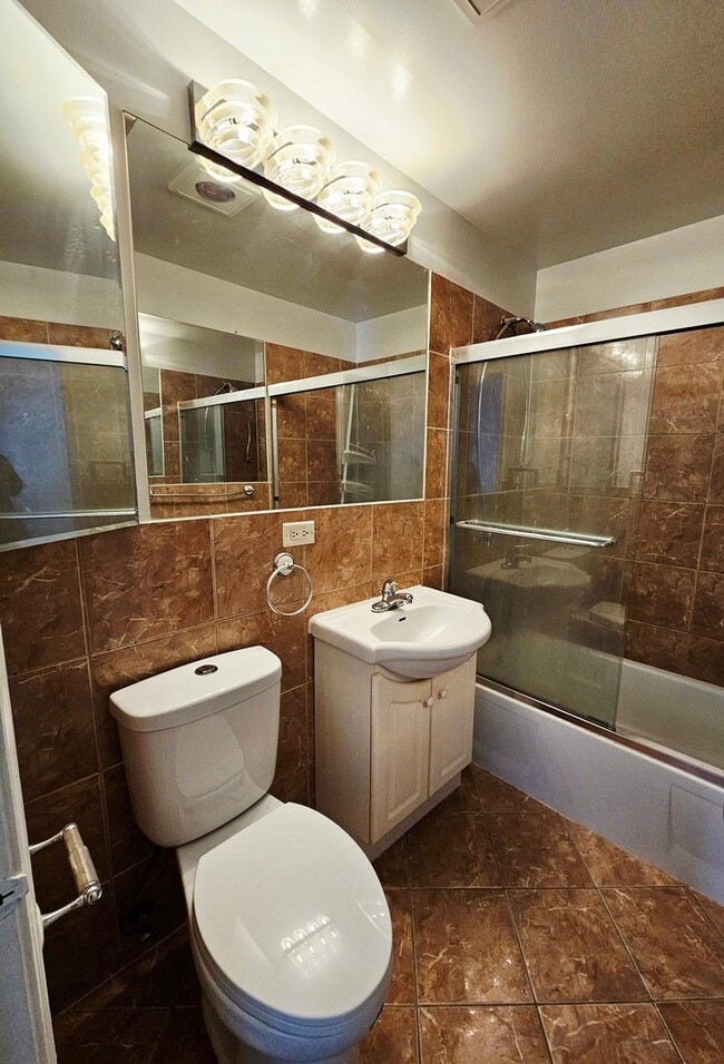 Building Photo - 1550 Sandpebble Dr