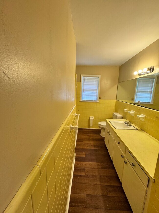 Building Photo - 4 Bed 2 Bath Brick House