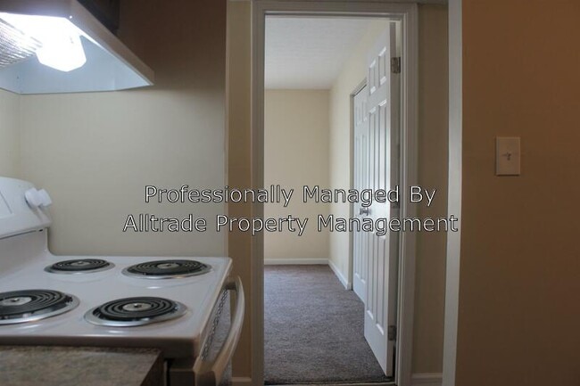 Building Photo - 2020 Peabody Ln