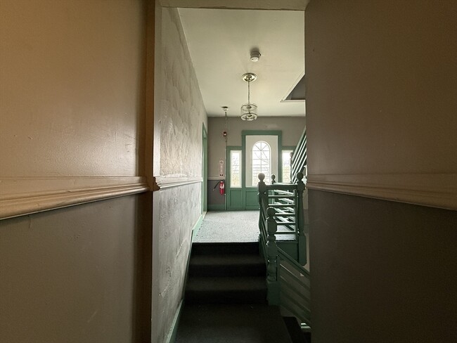 Building Photo - 342 Broadway St