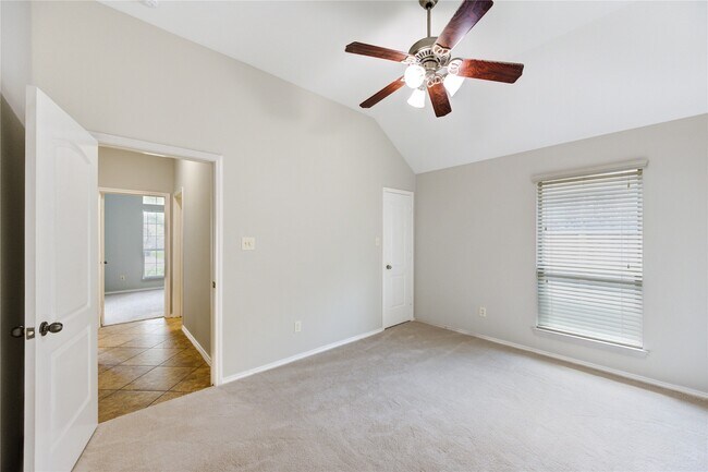 Building Photo - 5615 Stoneridge Ct