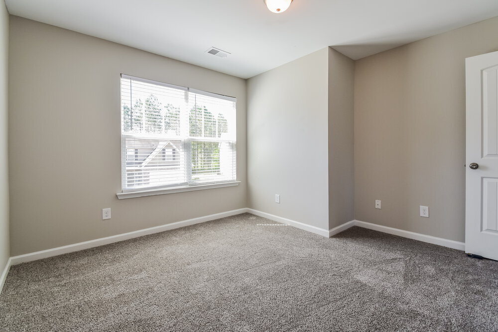 Building Photo - 643 Fieldcrest Dr