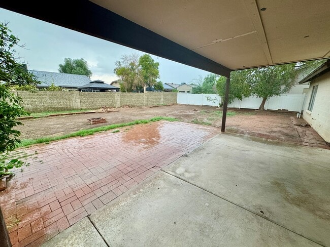 Building Photo - 3 Bedroom / 2 Bath Single Level Home In Gl...