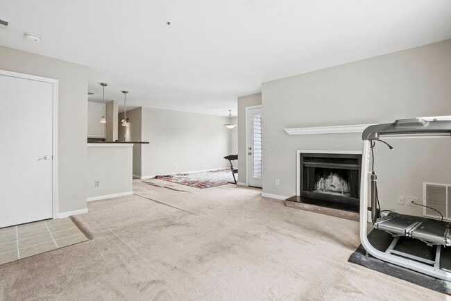 Building Photo - 3178 Summit Square Dr