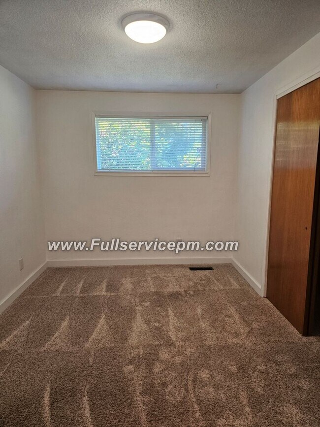Building Photo - Home sweet home-You need to check this wonderful home out!!