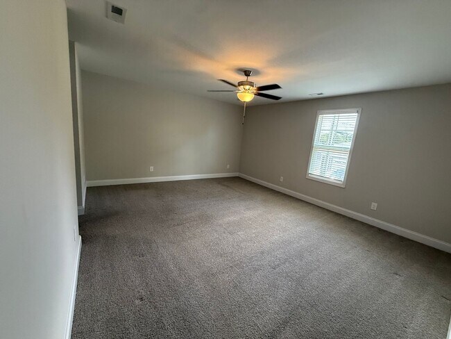 Building Photo - Beautiful 4-Bedroom House
