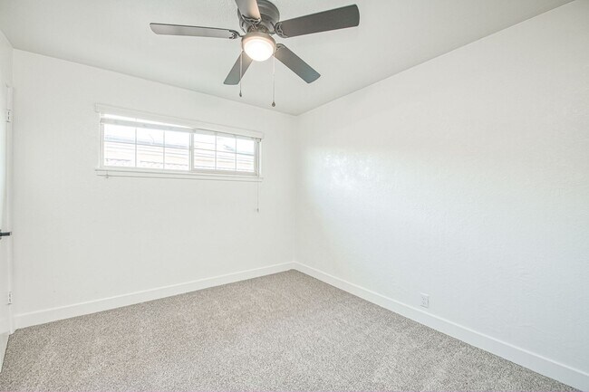 Building Photo - Adorable 3 BR 1 BA Home In A Well Desired Clovis Neighborhood - **SPECIAL-HALF OFF SECOND MONTH R...