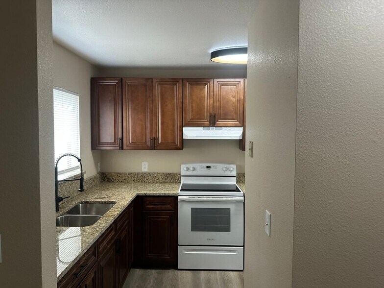 Building Photo - 135 Jones Ln