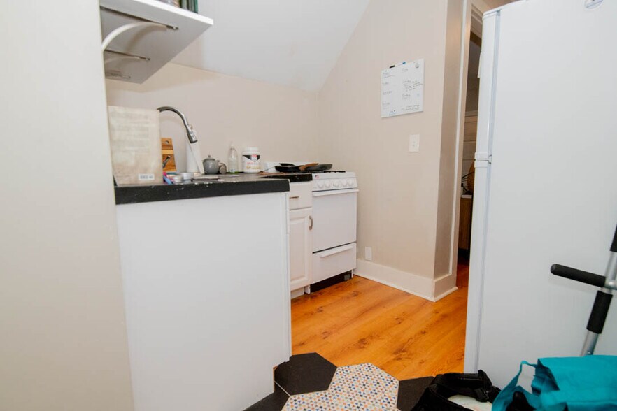 Building Photo - 1626 De Sales Ln