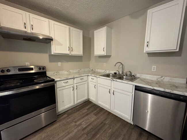 Building Photo - Far Eastside 4 Bedroom 2 Bath