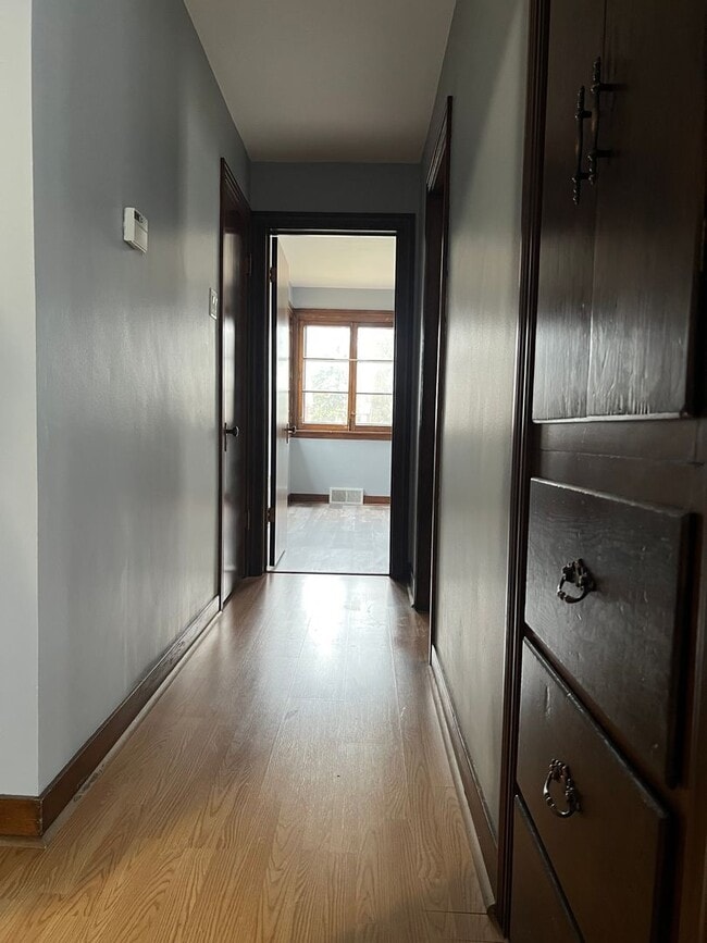 Building Photo - 3 Bedroom 2 Bathroom House in Lansing !!!!...