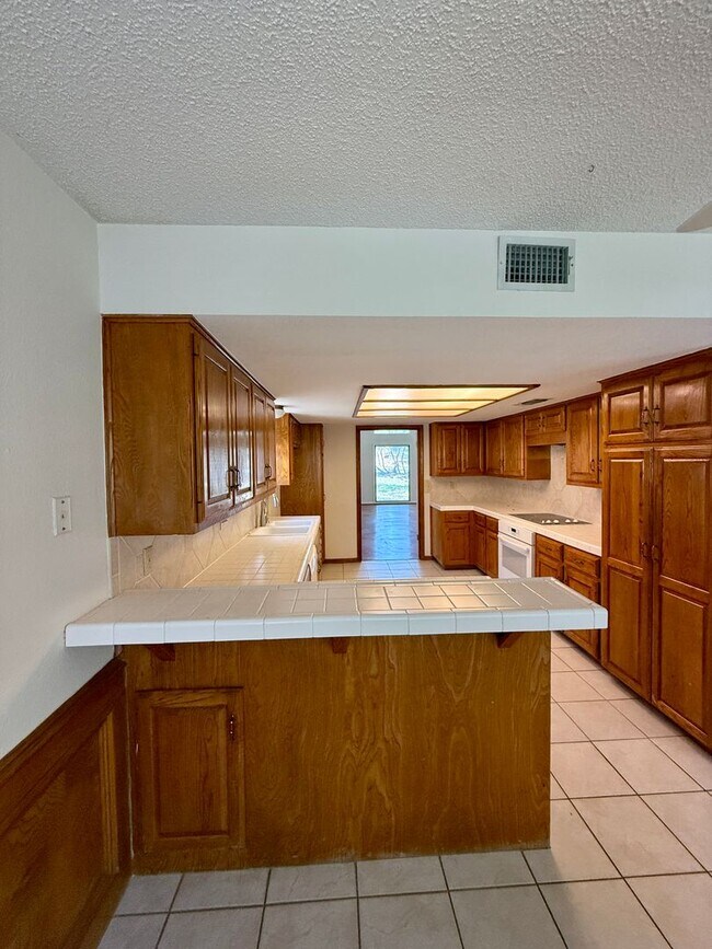 Building Photo - NEAR GOLF COURSE - WELL ESTABLISHED SPICEW...