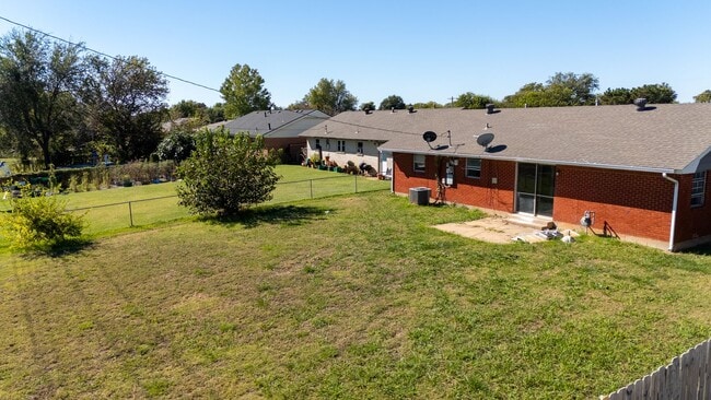 Building Photo - Spacious 4-Bedroom Home with Modern Updates and a Big Yard