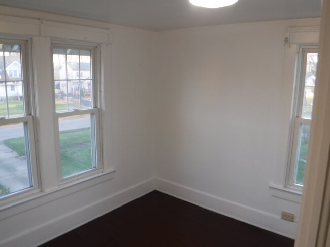 Building Photo - 1320 Trumbull Ave SE