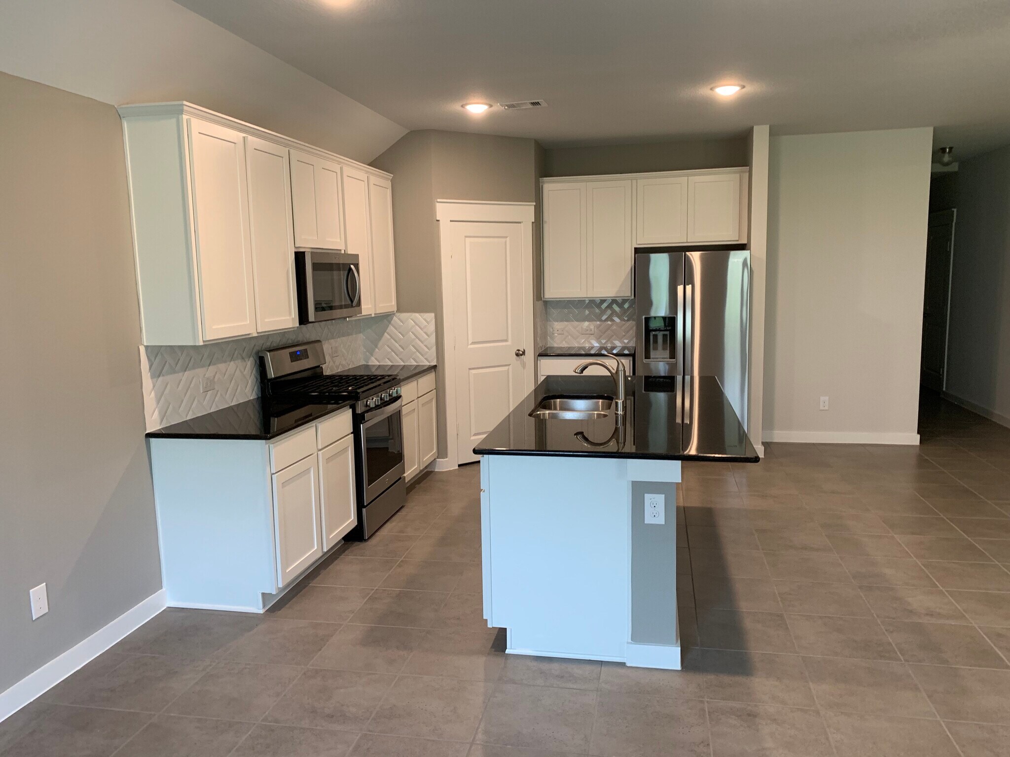 Kitchen - 12411 Southern Trail Ct