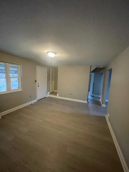 Main entrance - 3403 Aberdeen St