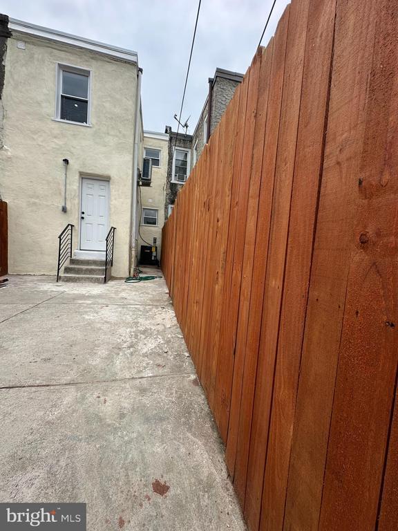 Building Photo - 2539 N Marshall St