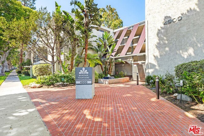 Building Photo - 4900 Overland Ave