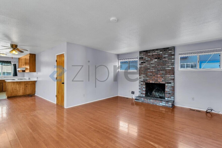 Building Photo - Unit