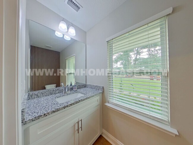 Building Photo - 147 Gillis Dr