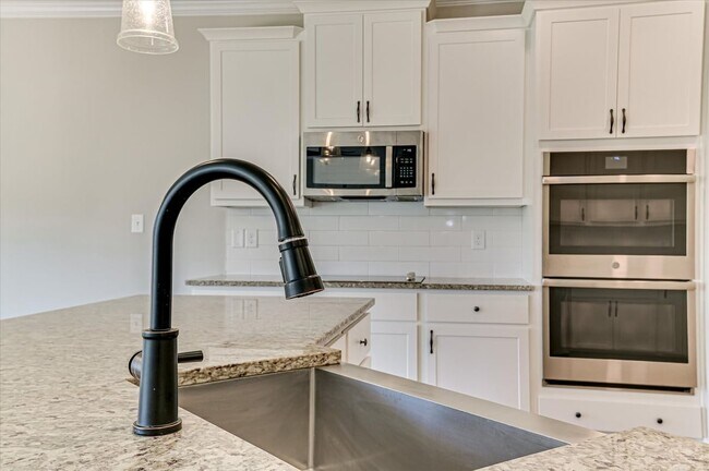 Building Photo - 419 Barrow Ln