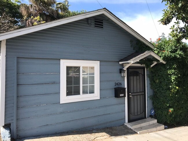 Building Photo - Charming 2-Bed, 1-Bath Apartment with Priv...