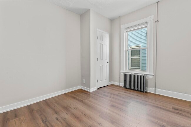 Building Photo - 394 Gregory St