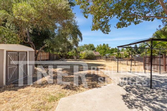 Building Photo - Cozy Home on Private Road - Tier-5