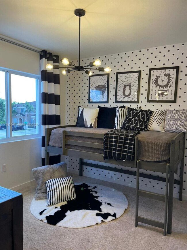 Building Photo - 2423 SE 11th St