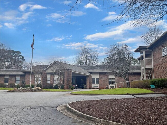 Building Photo - 475 Mount Vernon Hwy NE