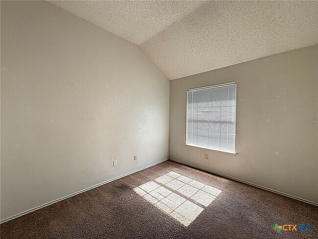 Building Photo - 607 Ottawa Dr