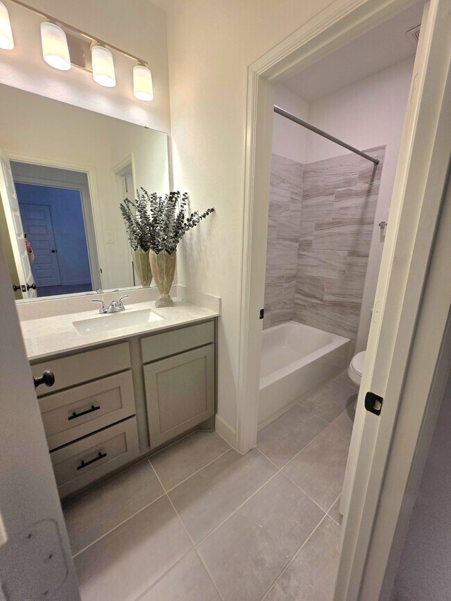 Building Photo - 15365 Legacy Pk Wy