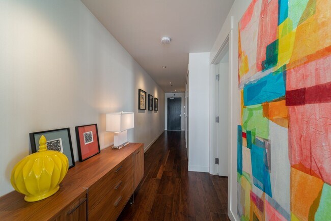 Building Photo - FULLY FURNISHED Waterfront Pearl Condo w/most utilities/2 parking spaces/most utilities