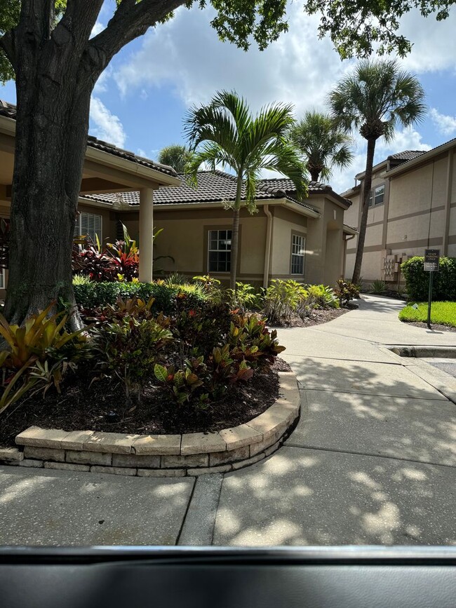 Building Photo - Harbour Island Townhome