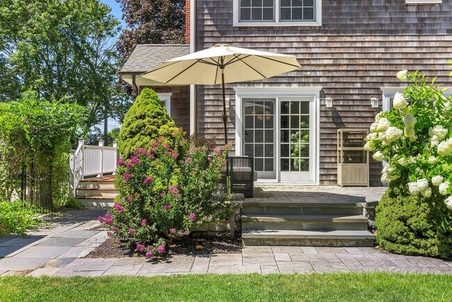 Building Photo - 50 Narrow Ln