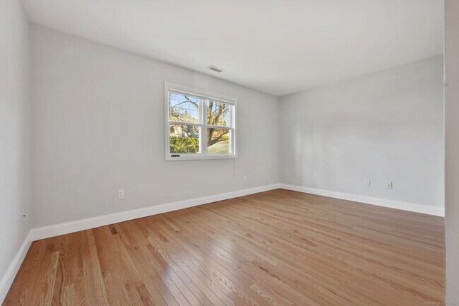 Building Photo - 53 Midbrook Ln