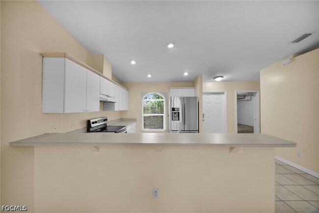 Building Photo - 3738 Santa Barbara Blvd